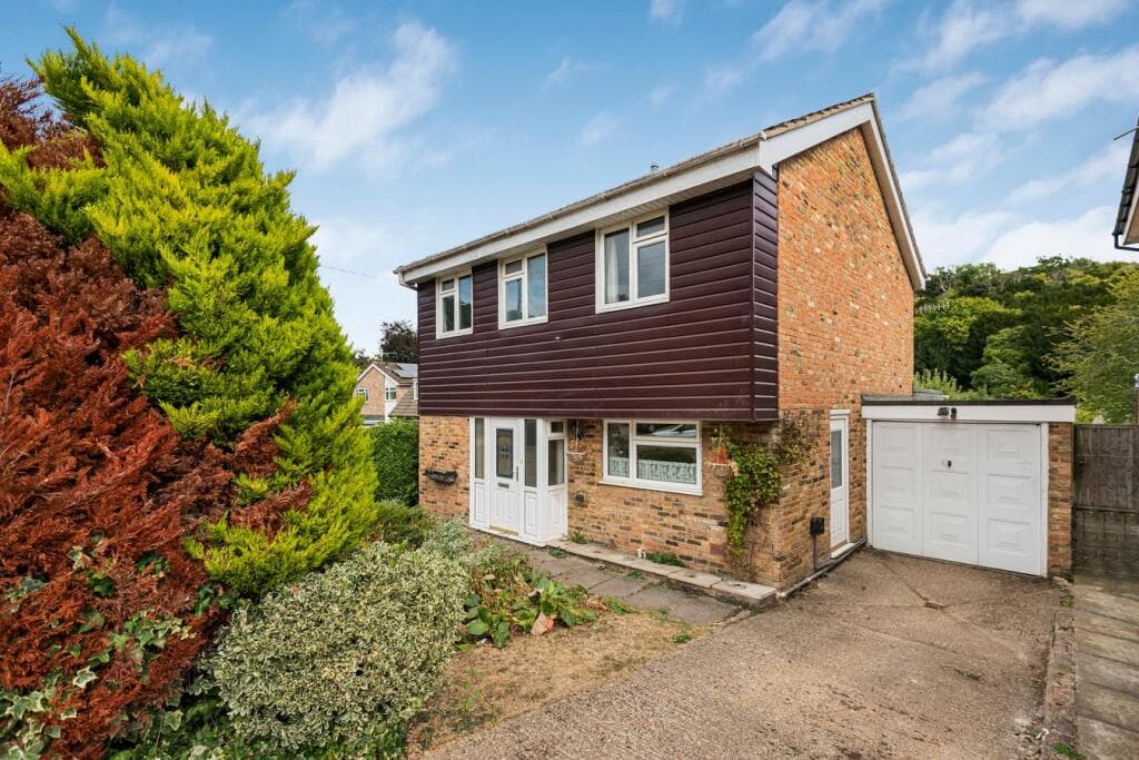 Highwoods Drive, Marlow, SL7 - Image 1
