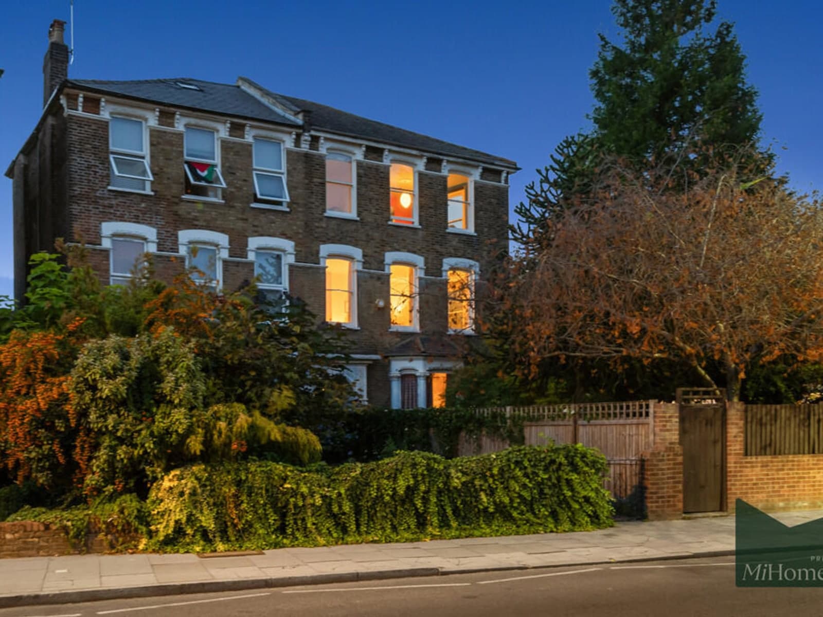 View property at Manor Road, London