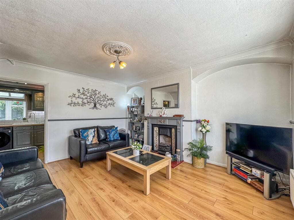 Hambro Hill, Rayleigh - Image 4