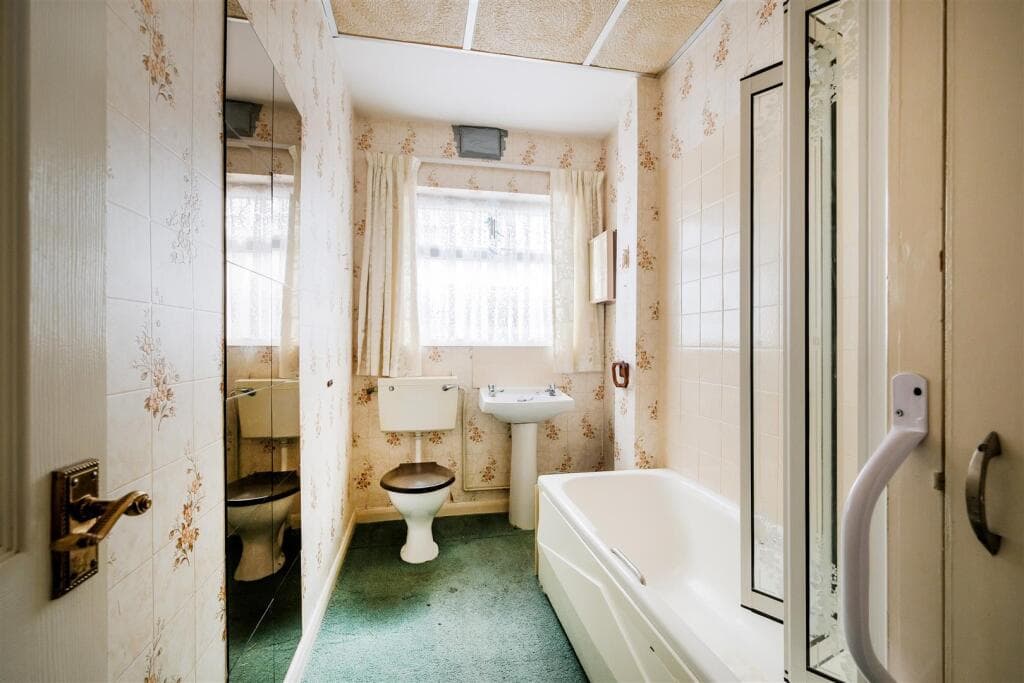 Montpelier Gardens, East Ham - Image 3