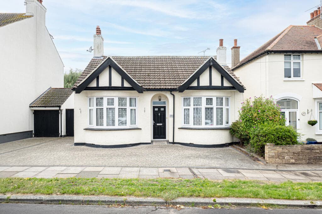 View property at Birchwood Drive, Leigh-on-sea, SS9