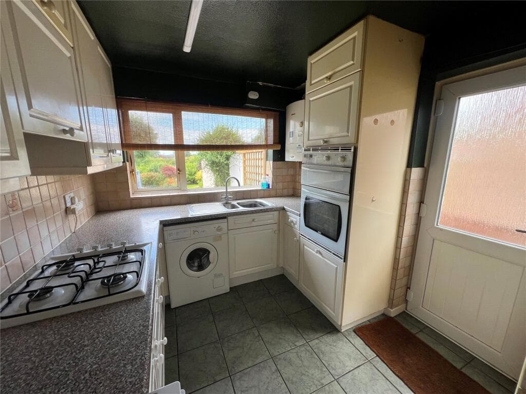 Russell Avenue, High Lane, Stockport, Greater Manchester, SK6 - Image 2
