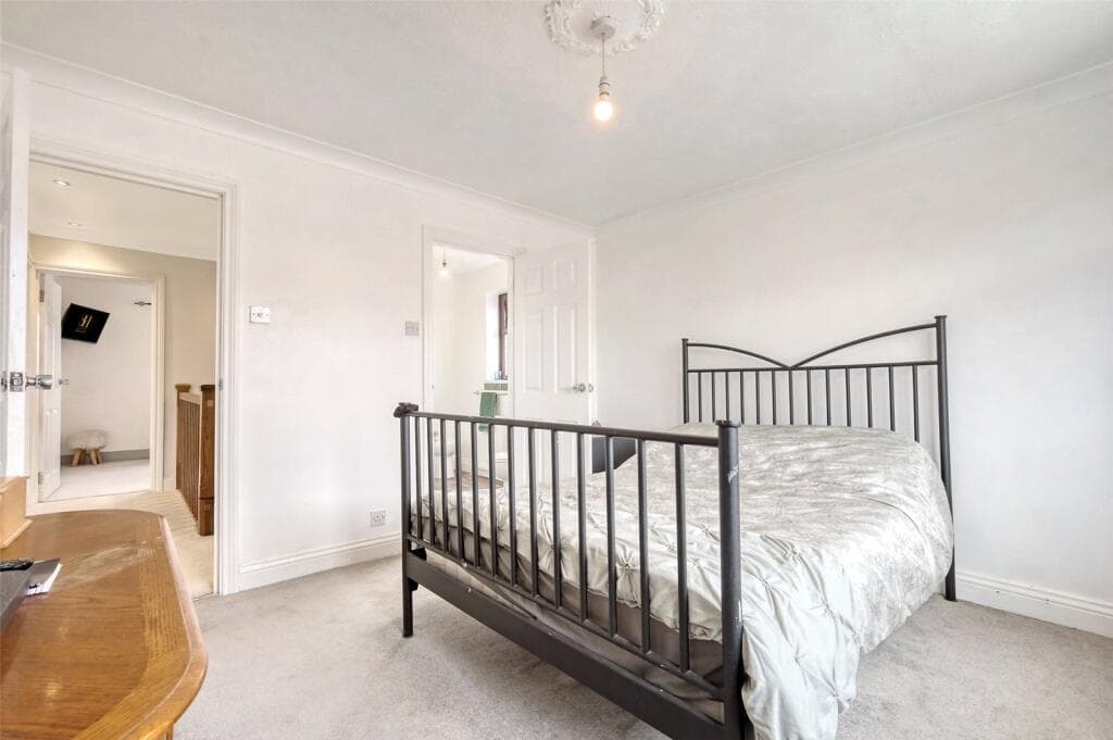 Bommel Avenue, Canvey Island, Essex, SS8 - Image 11