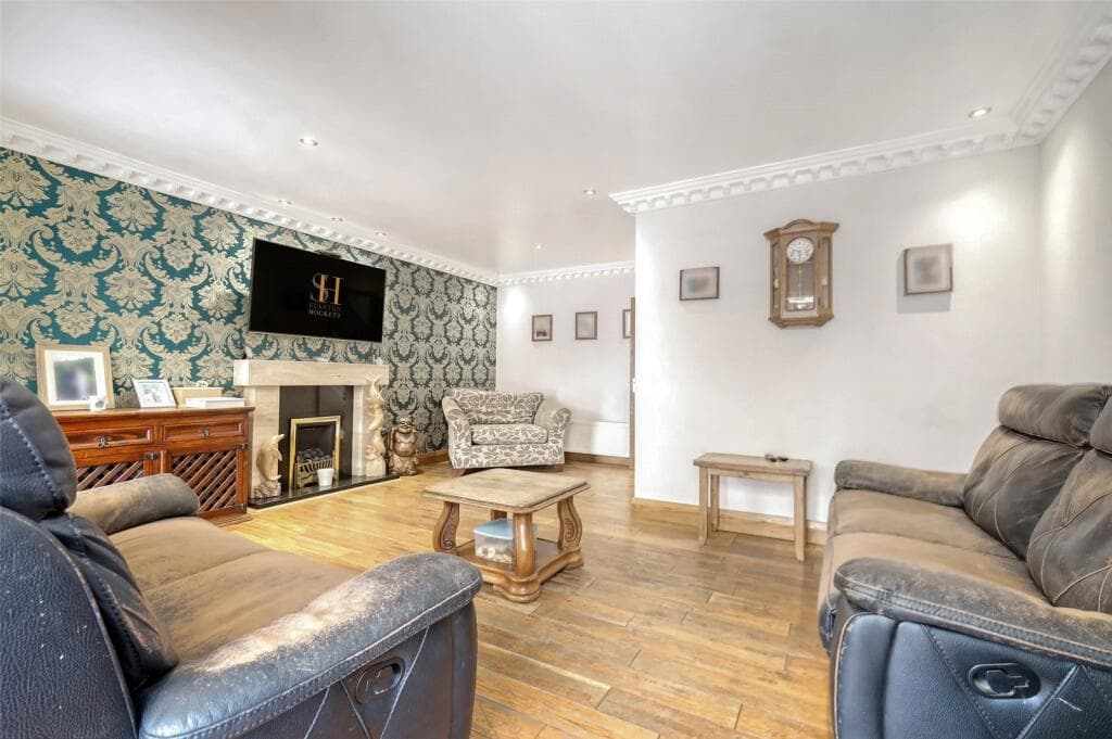 Bommel Avenue, Canvey Island, Essex, SS8 - Image 2