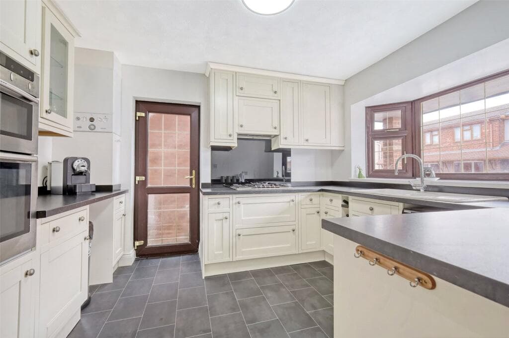 Bommel Avenue, Canvey Island, Essex, SS8 - Image 5