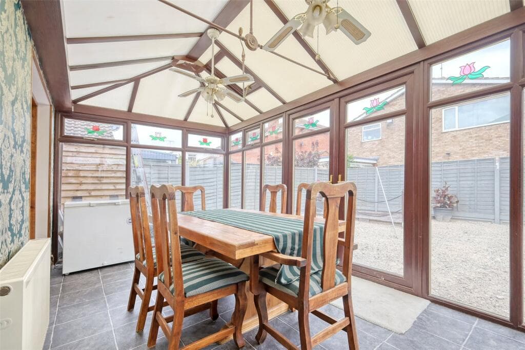 Bommel Avenue, Canvey Island, Essex, SS8 - Image 6