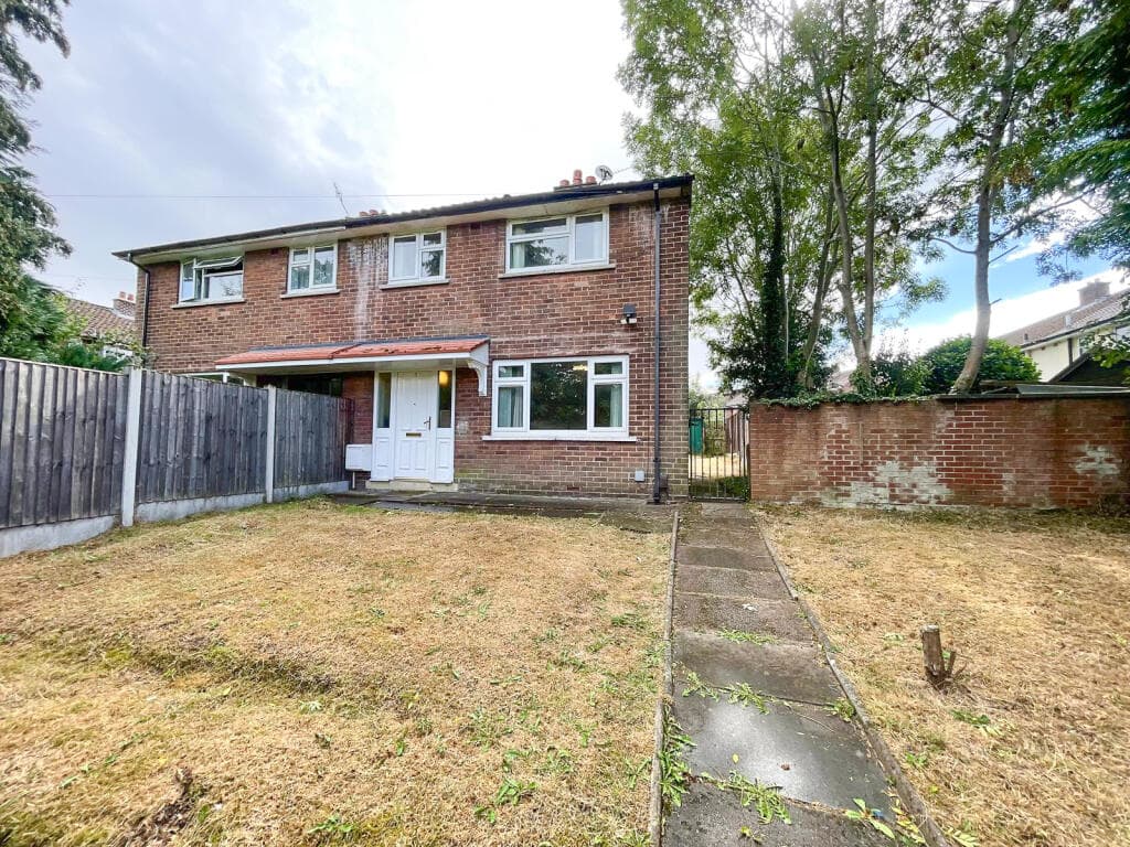 View property at Shakespeare Road, Bredbury