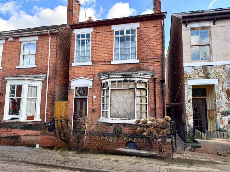View property at St. Judes Road West, Wolverhampton