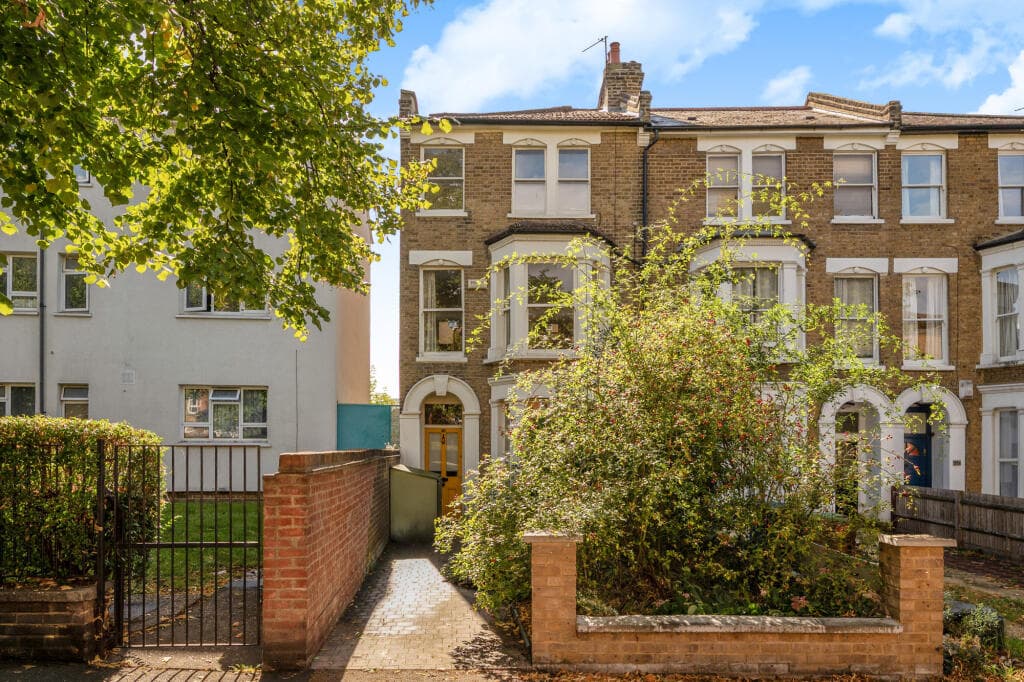 Linden Grove,  Peckham, SE15 - Image 1