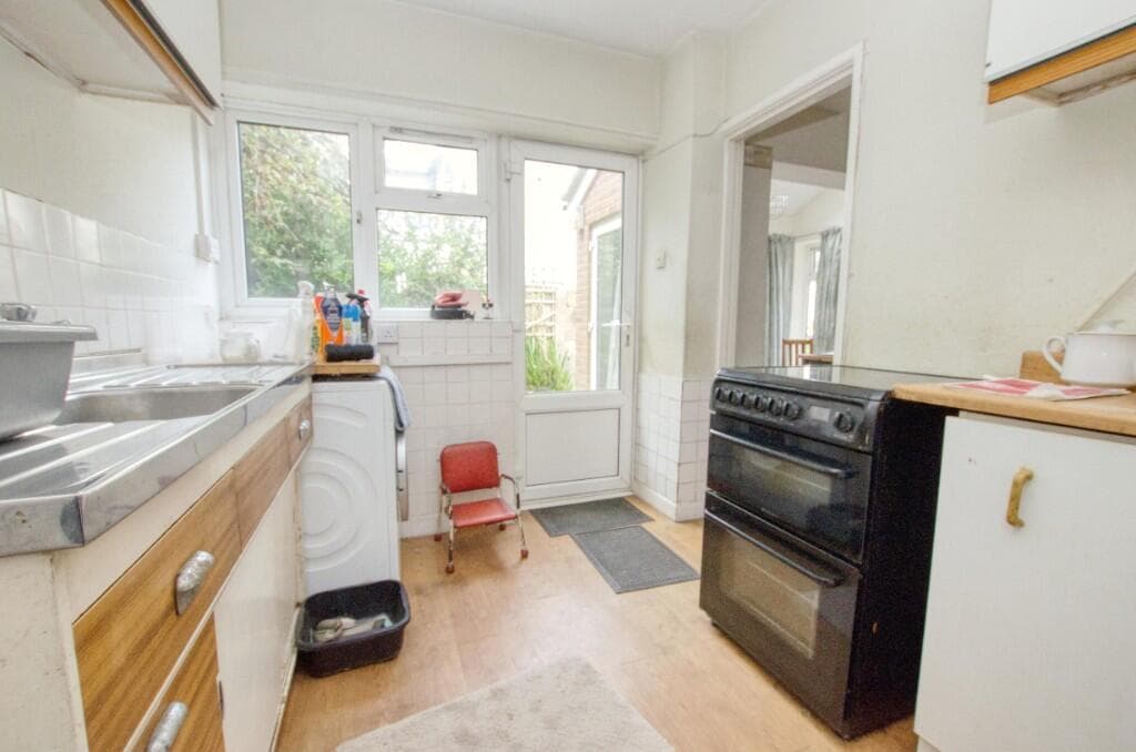 Osborne Road North, Southampton, Hampshire, SO17 - Image 8