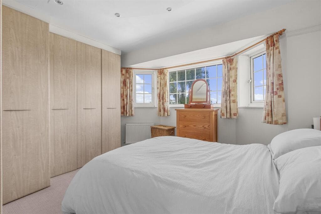 Brands Hill Avenue, High Wycombe - Image 10