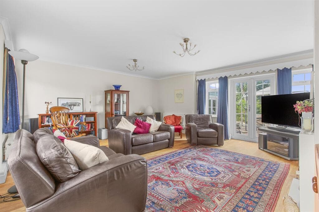 Brands Hill Avenue, High Wycombe - Image 3