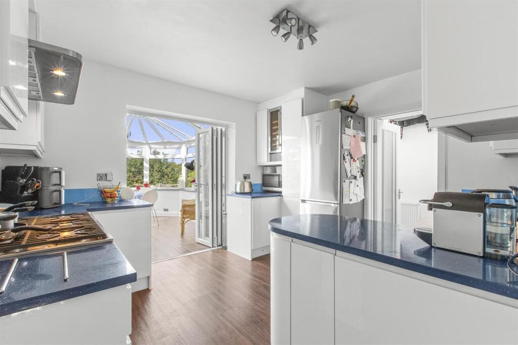 Brands Hill Avenue, High Wycombe - Image 7
