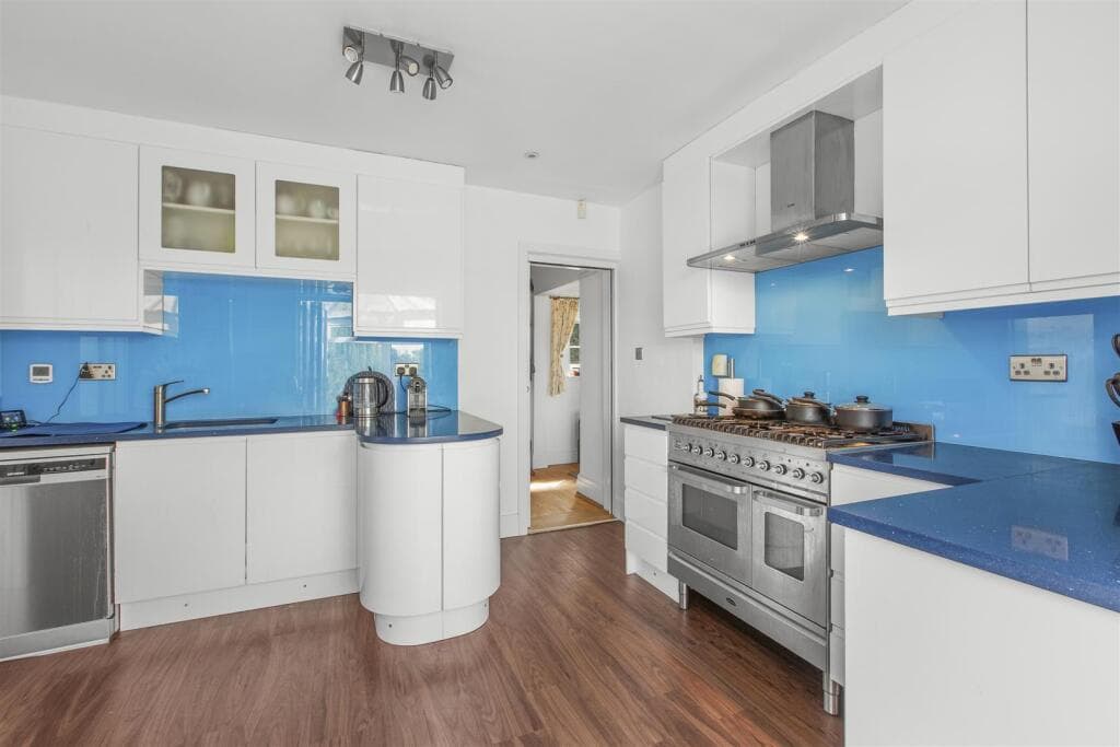 Brands Hill Avenue, High Wycombe - Image 8