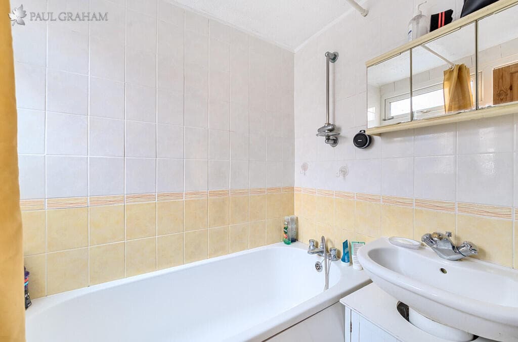Peterborough Road, Carshalton - Image 10