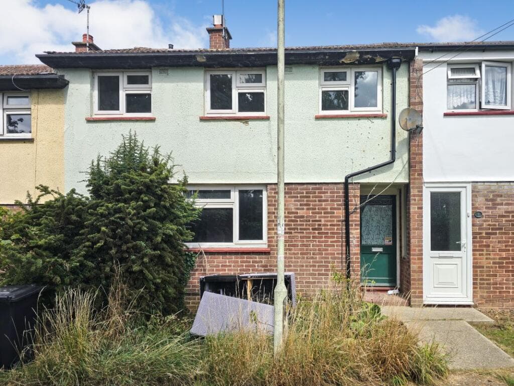 View property at 9 Kennet Way, Chelmsford, Essex, CM1 2JP