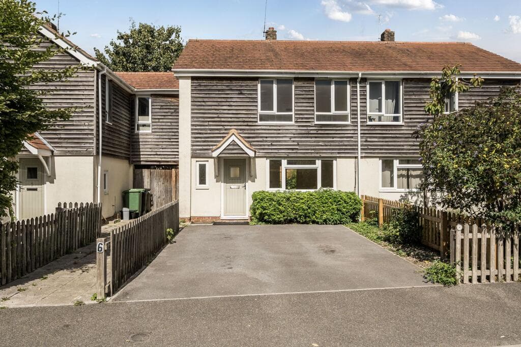 View property at Northfields, Twyford, SO21