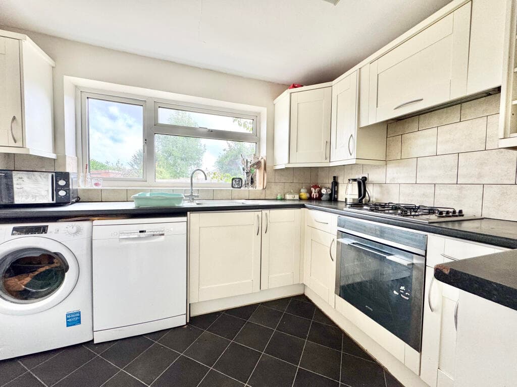 Deane Drive, Taunton, Somerset - Image 7