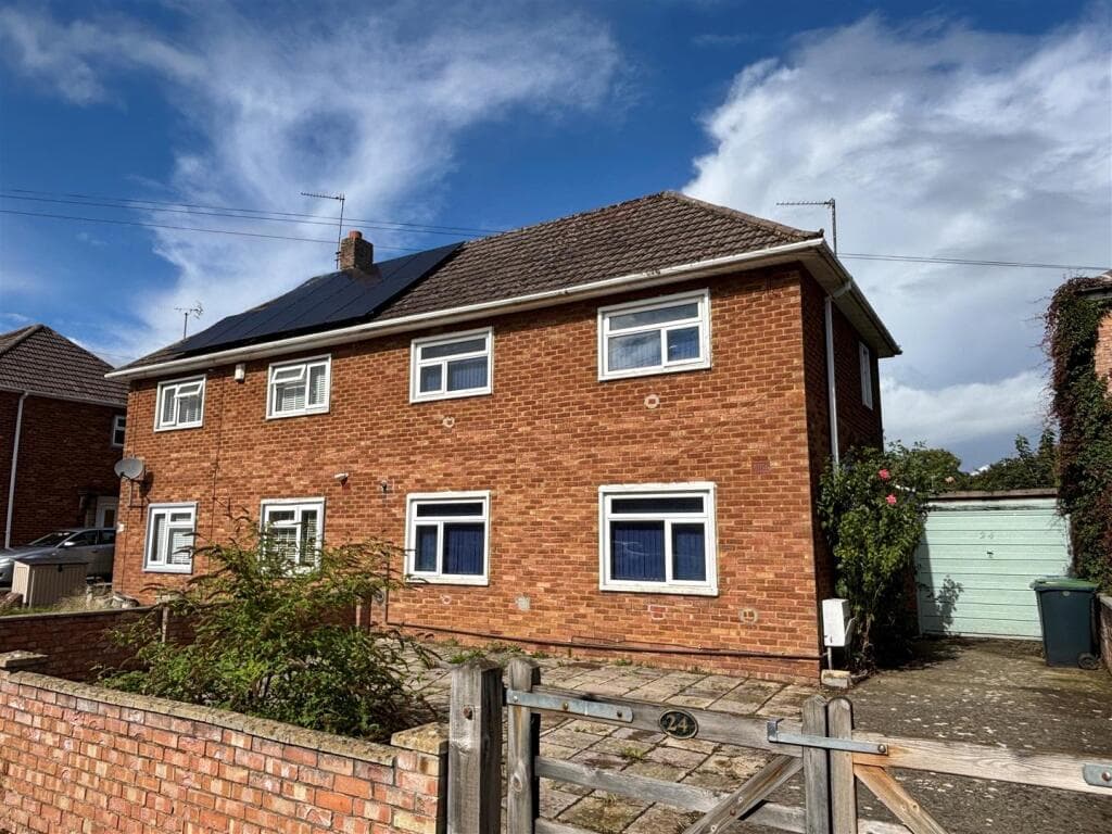 Broomfield, Chippenham - Image 1
