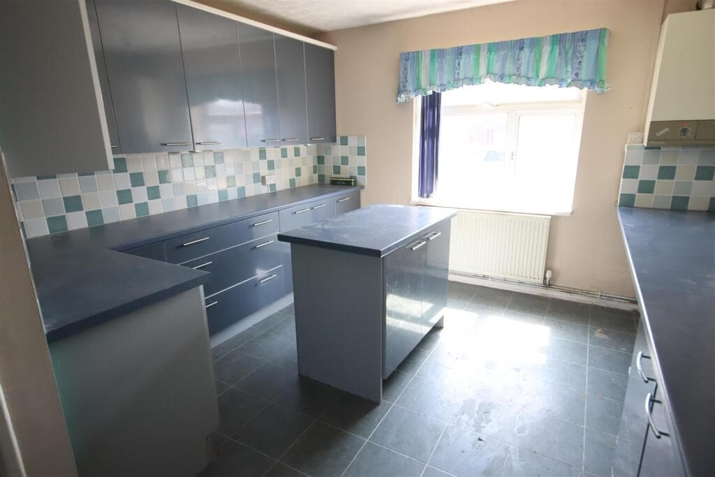 Broomfield, Chippenham - Image 3