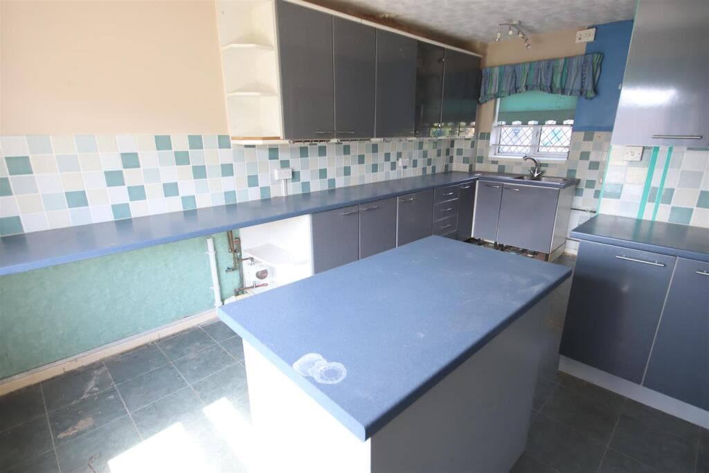Broomfield, Chippenham - Image 4