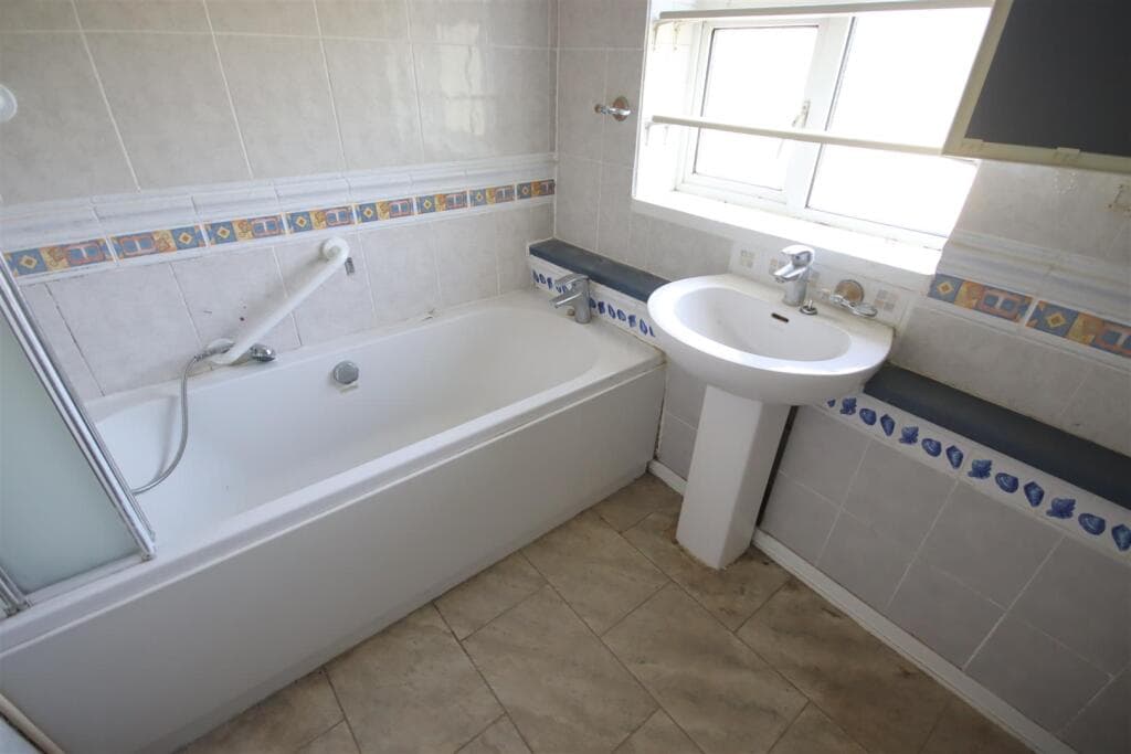 Broomfield, Chippenham - Image 8