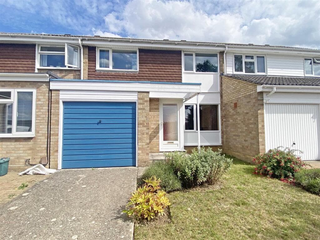 View property at Downsway, Springfield, Chelmsford