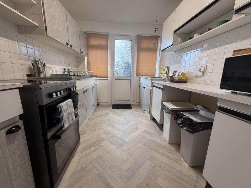 Trent Close, Plymouth End terraced home in Cul - De - sac location  - Image 3