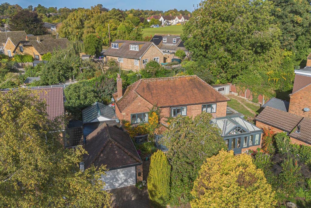 Whitehill Road, Hitchin, SG4 - Image 1