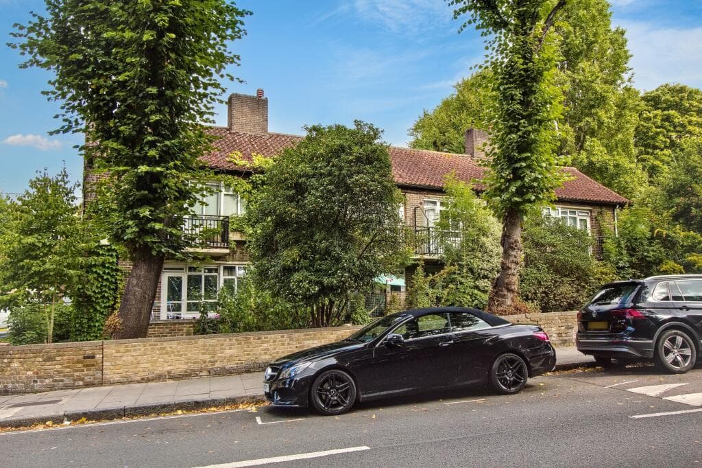 View property at Flat 7 Hinchinbrook House, Mortimer Crescent, Kilburn, London, NW6 5UP