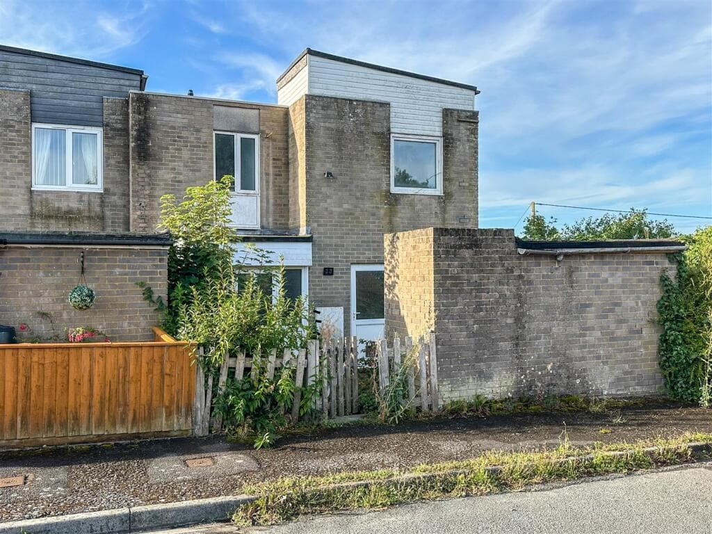 View property at Bremilham Rise, Malmesbury