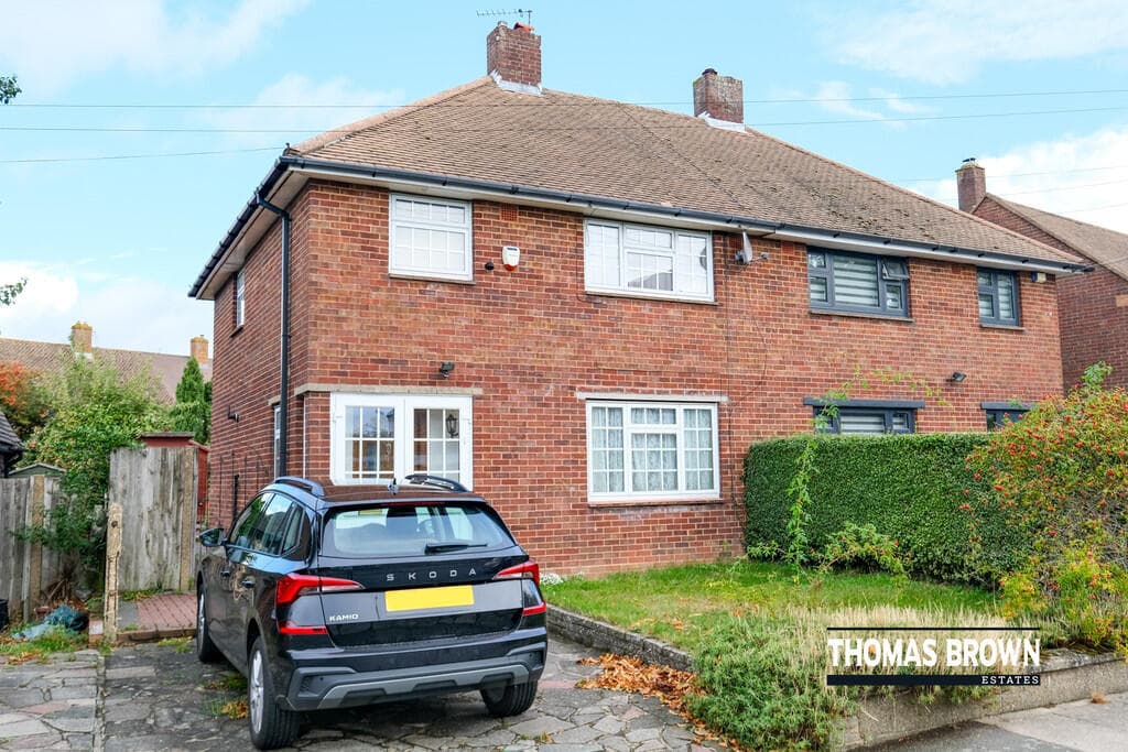 Petten Grove, Orpington - Image 1