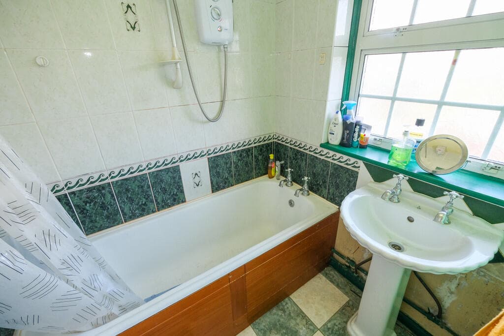 Petten Grove, Orpington - Image 10