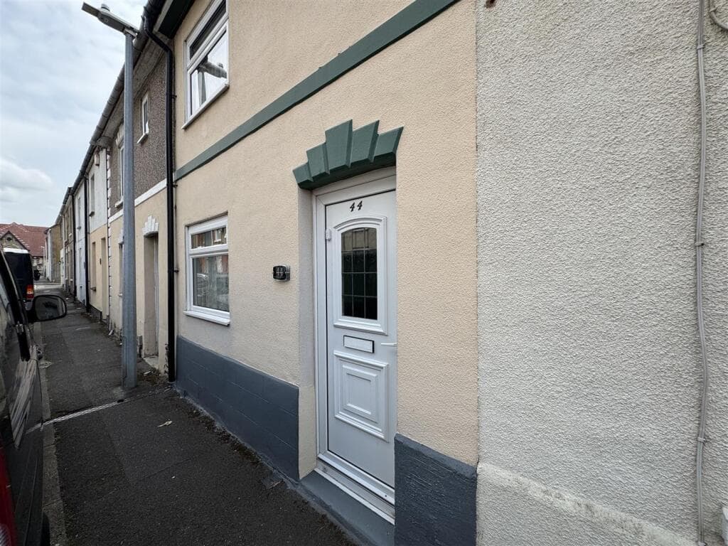 View property at Avening Street, Swindon