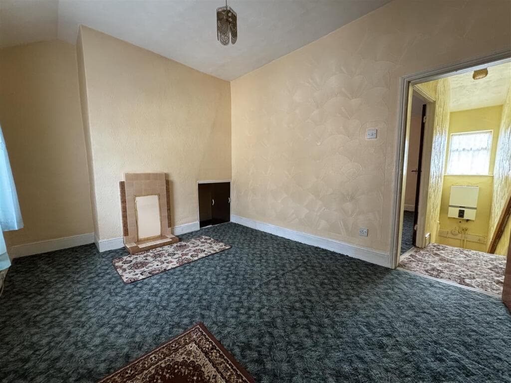 Avening Street, Swindon - Image 10