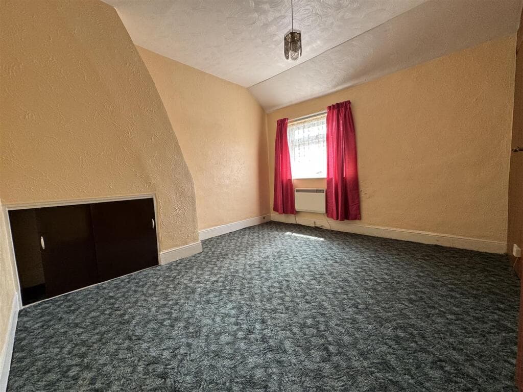 Avening Street, Swindon - Image 11