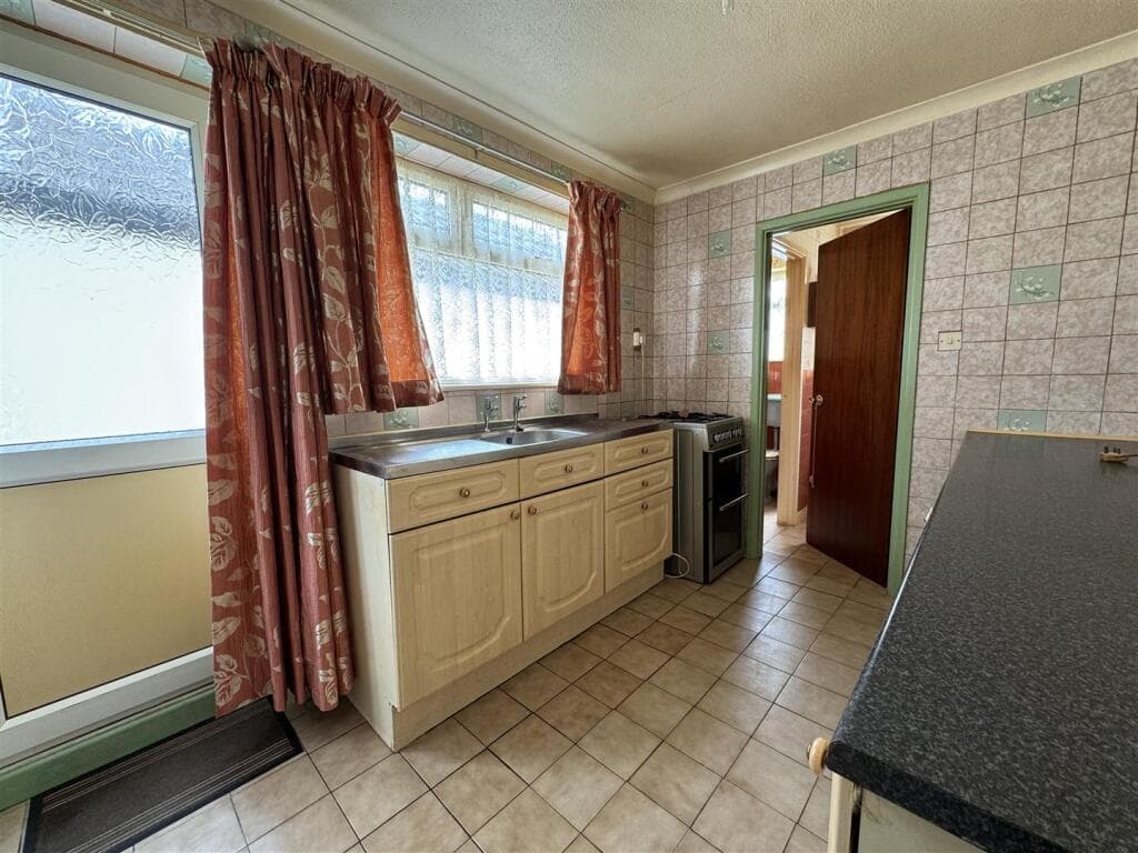 Avening Street, Swindon - Image 6