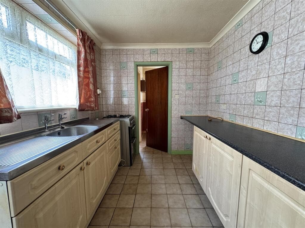 Avening Street, Swindon - Image 7