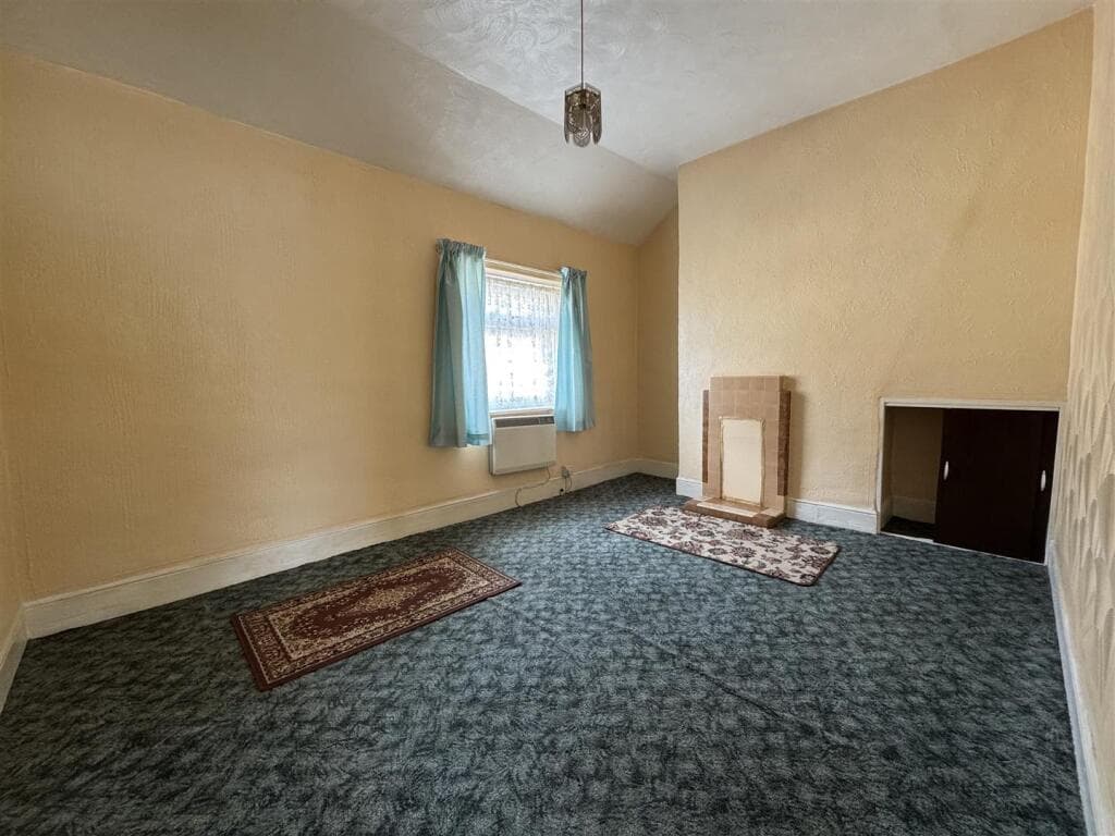 Avening Street, Swindon - Image 9