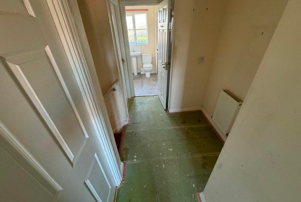 Manor House Close, SN4 - Image 11