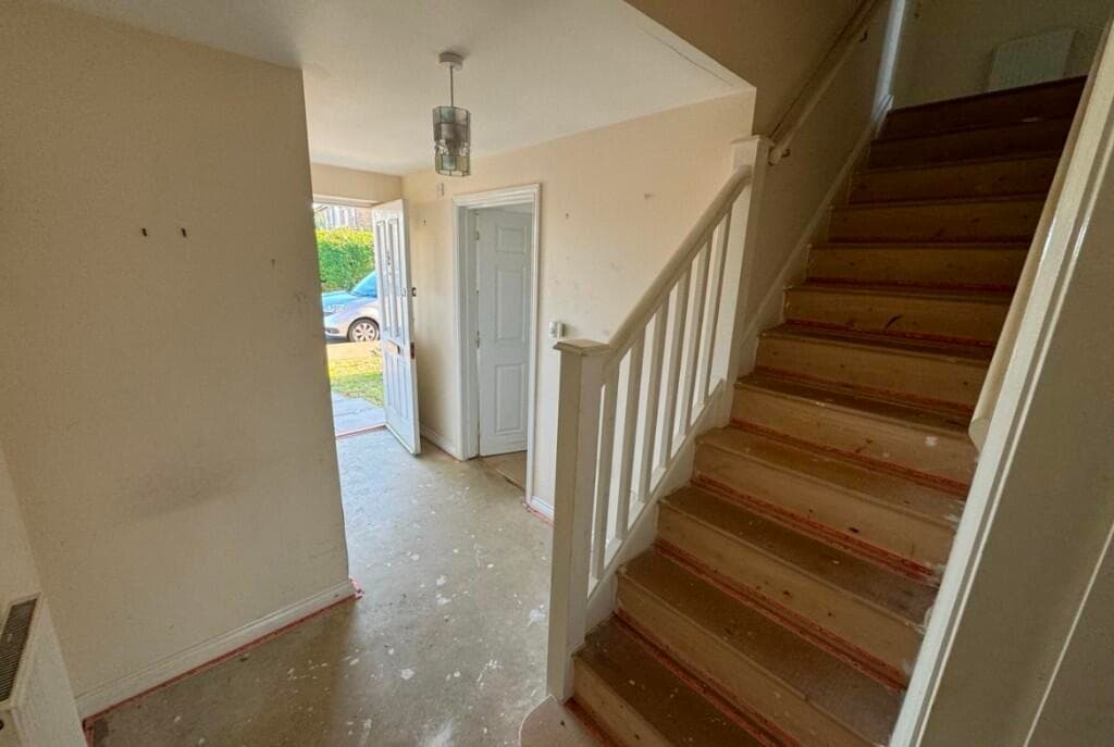 Manor House Close, SN4 - Image 3