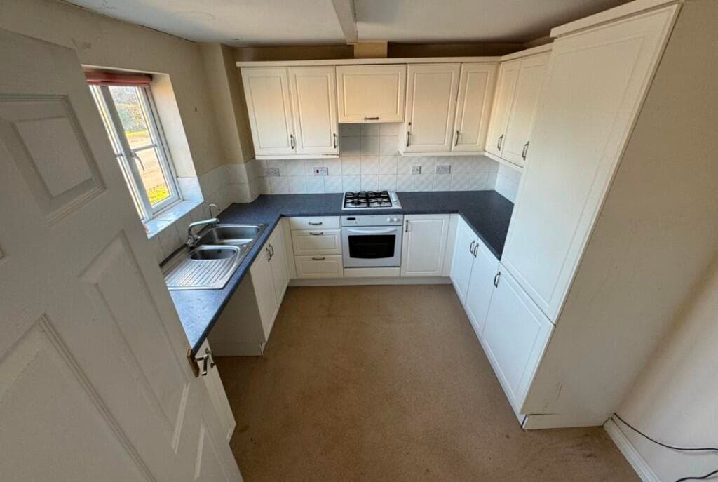 Manor House Close, SN4 - Image 4
