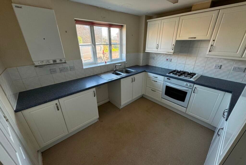 Manor House Close, SN4 - Image 5