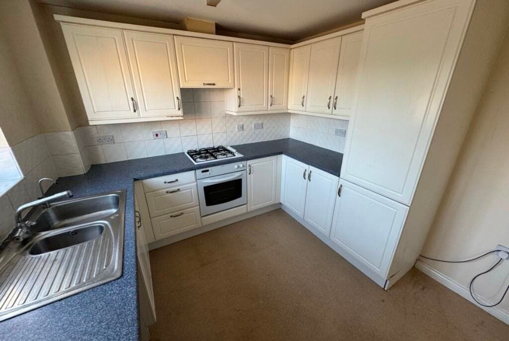Manor House Close, SN4 - Image 6