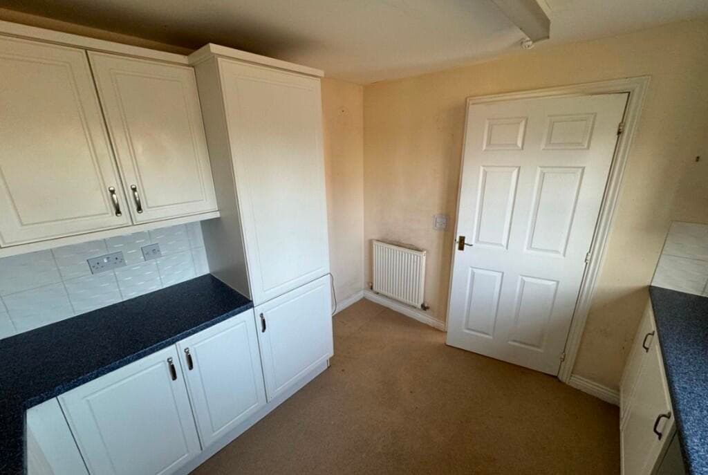 Manor House Close, SN4 - Image 7