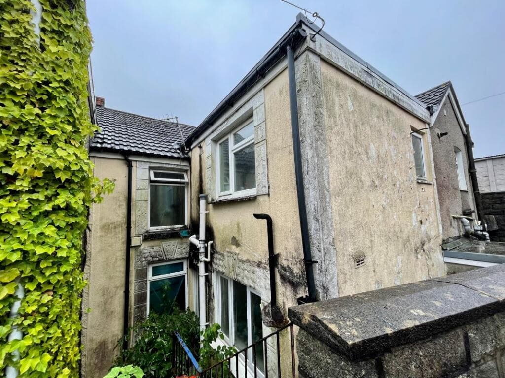View property at 370 Carmarthen Road, Cwmbwrla, Swansea, City and county of Swansea, SA5 8LW