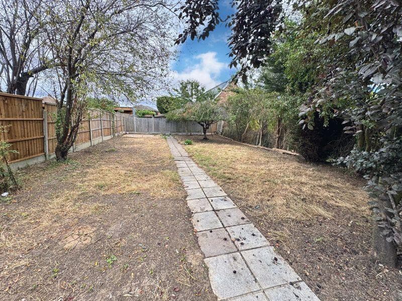 Carlingford Drive, Westcliff-On-Sea - Image 2