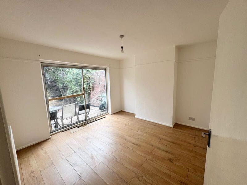 Carlingford Drive, Westcliff-On-Sea - Image 3