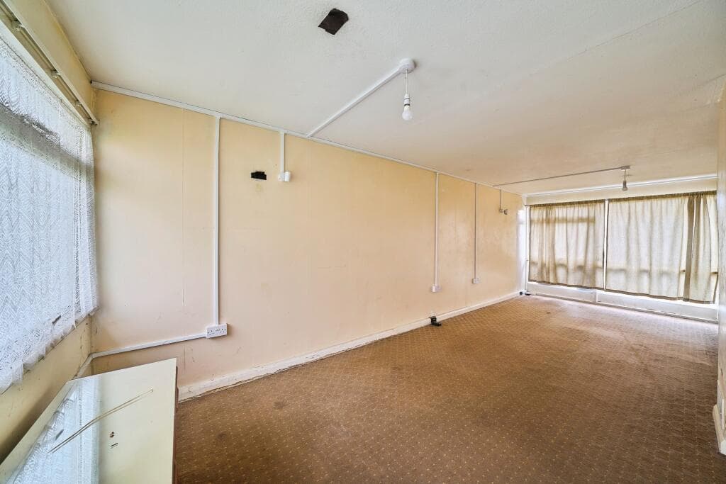 Tom Mann Close, Barking, IG11 - Image 2