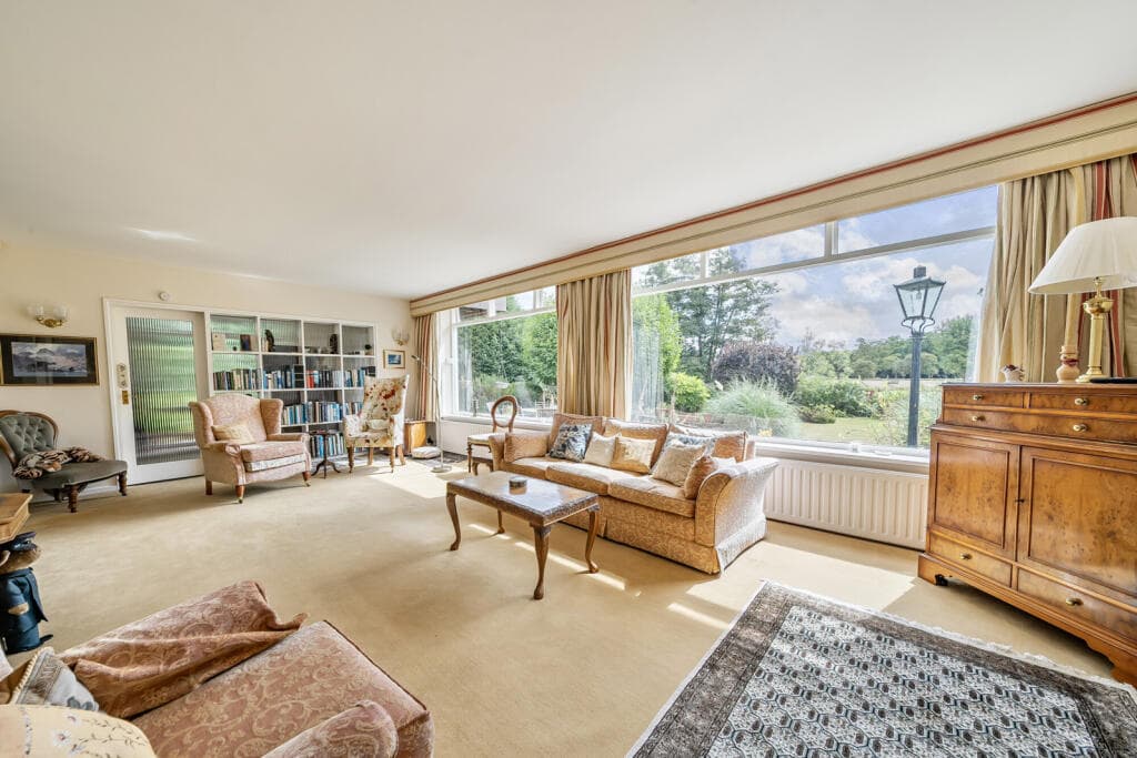 Bulstrode Way, Gerrards Cross, Buckinghamshire - Image 2